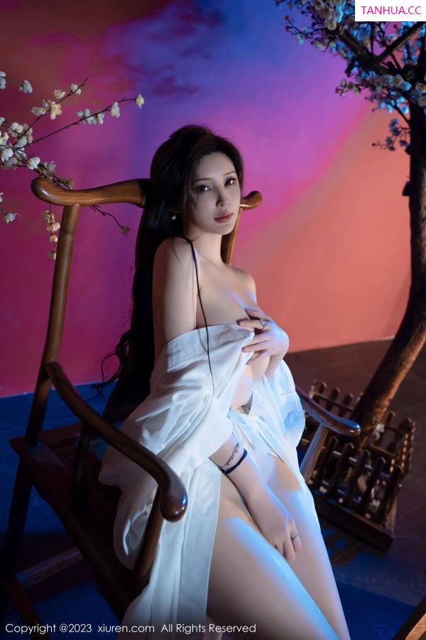 周妍希 奶瓶土肥圆 [XiuRen]高清写真图 2023.11.07 No.7625 Carol周妍希 古风美腿第34张图片